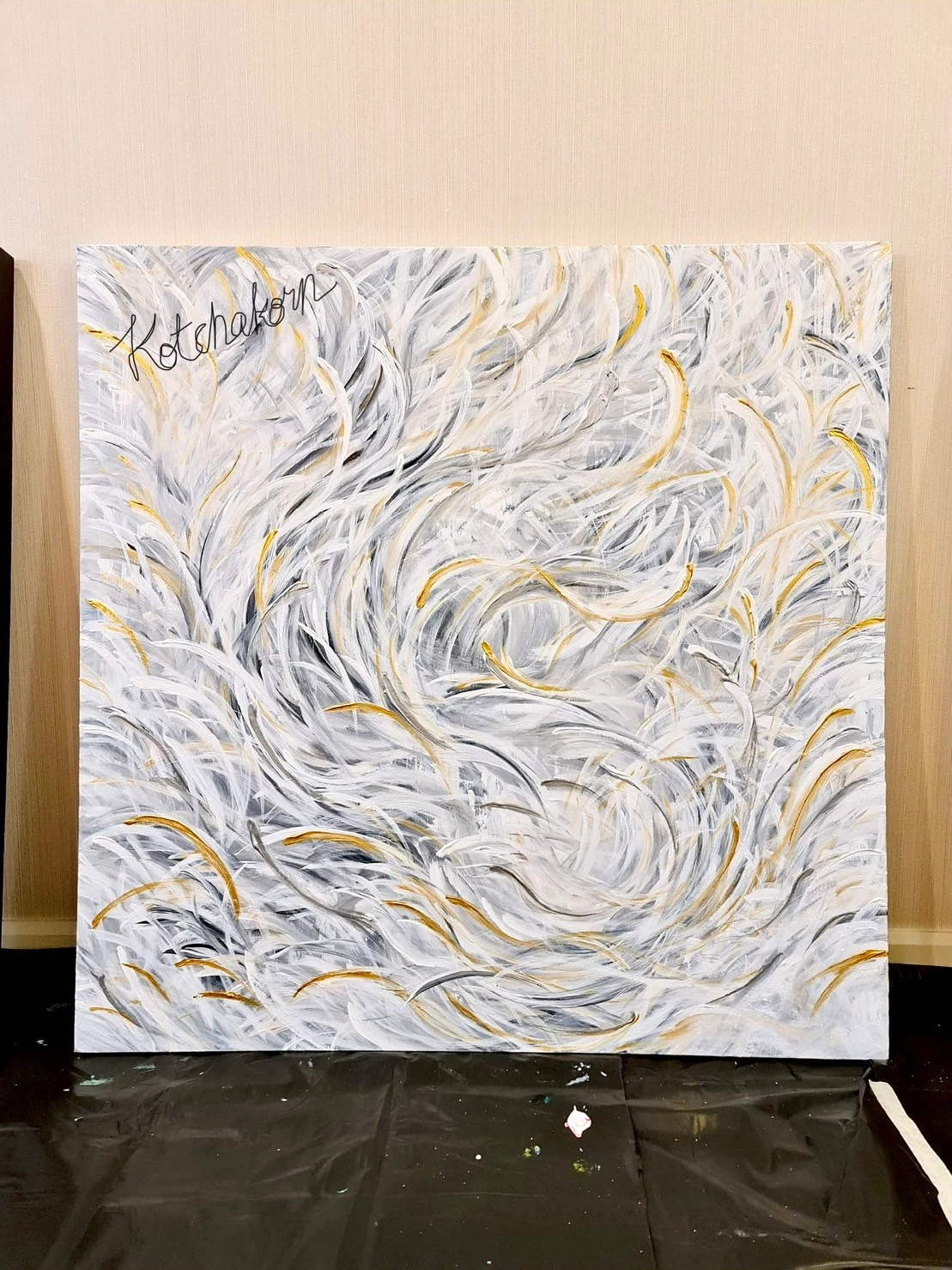 Feathery White Courage (100x100cm)